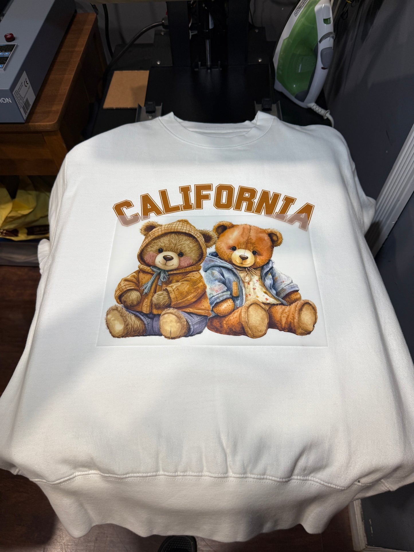California Teddy Bear Sweatshirt – Cozy Unisex Retro Crewneck | Vintage-Style Bears Pullover